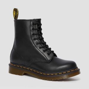 Dr. Martens 1460 SMOOTH LEATHER LACE UP BOOTS